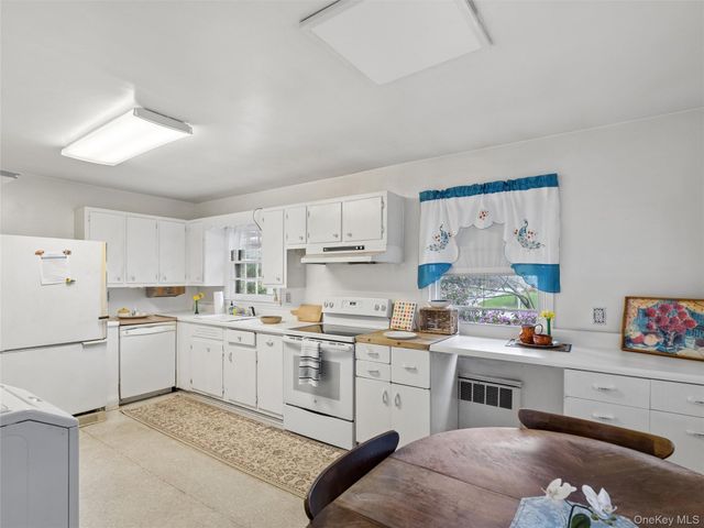 20 Cherry Lane, Huntington, NY 11743