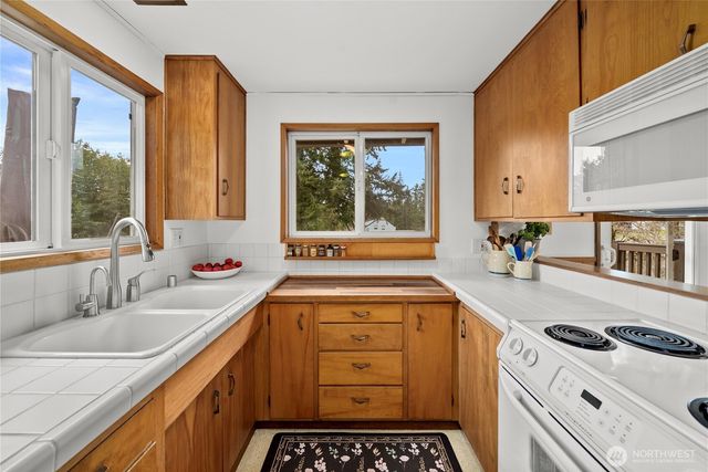 9512 Olson Road NW, Bremerton, WA 98311