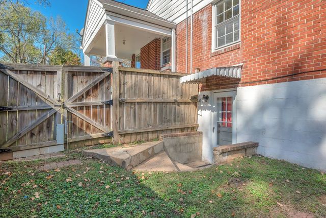 2720 Bobby Ave B, Nashville, TN 37216