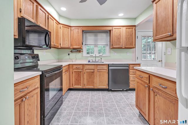 19 Meadowlark Drive, Shelton, CT 06484