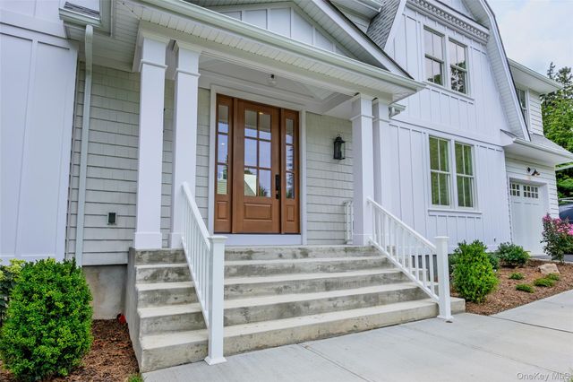 28 Alsace Place, Northport, NY 11768