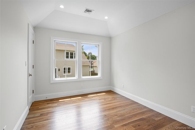 28 Alsace Place, Northport, NY 11768