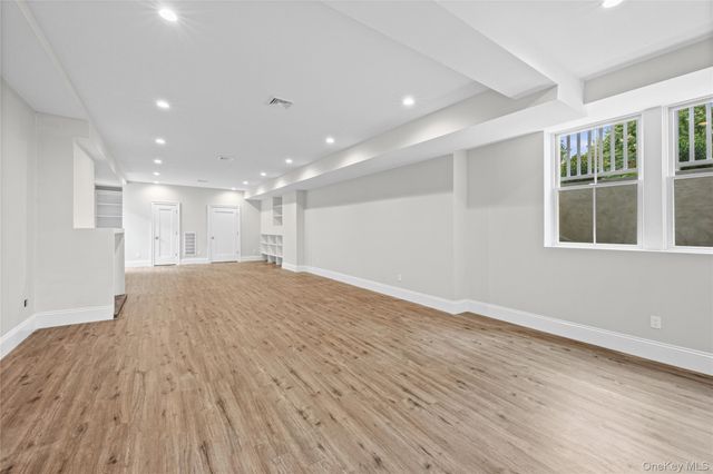 28 Alsace Place, Northport, NY 11768