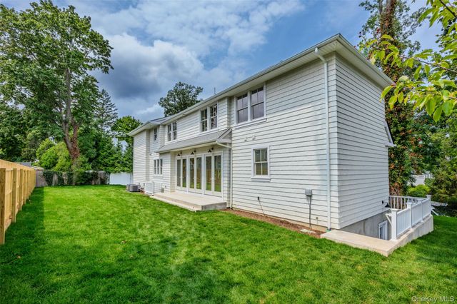 28 Alsace Place, Northport, NY 11768