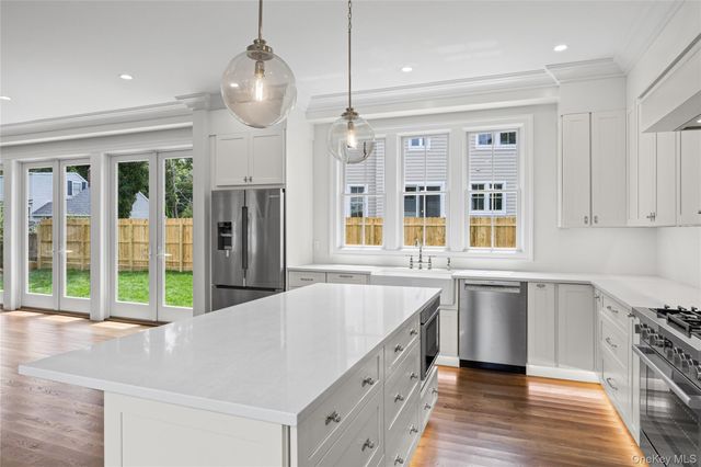 28 Alsace Place, Northport, NY 11768