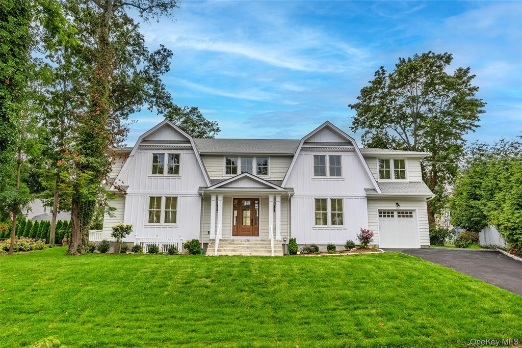 28 Alsace Place, Northport, NY 11768