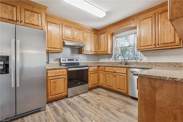 197 Cedar RD, Poquoson, VA 23662