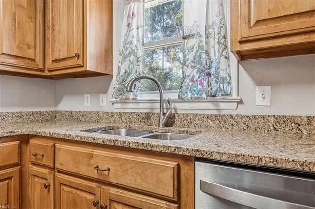 197 Cedar RD, Poquoson, VA 23662