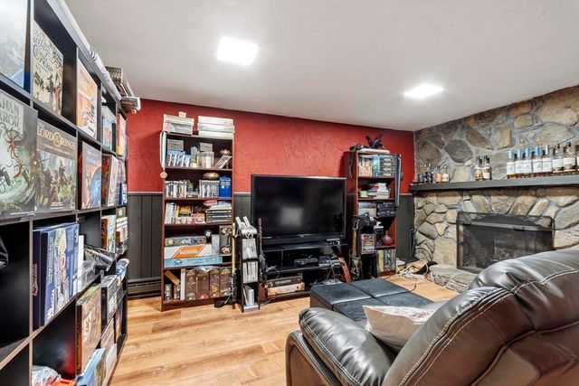 68 Murphy Rd, Hudson, MA 01749