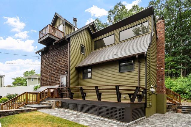68 Murphy Rd, Hudson, MA 01749