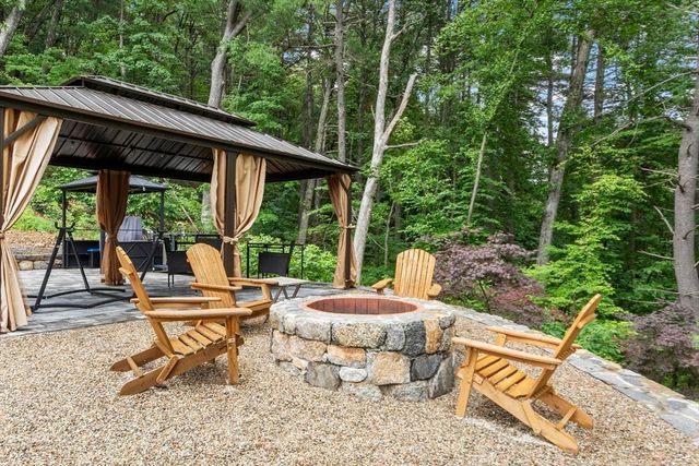 68 Murphy Rd, Hudson, MA 01749