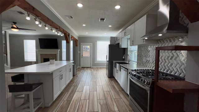 19219 Kristen Pine Drive, Humble, TX 77346