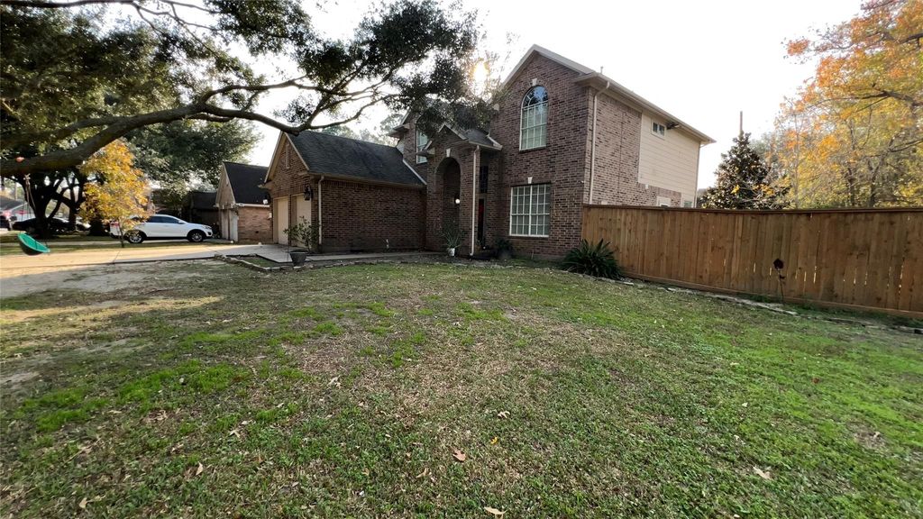 19219 Kristen Pine Drive, Humble, TX 77346