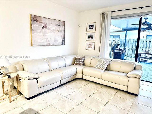 10945 SW 235th Ln, Homestead, FL 33032