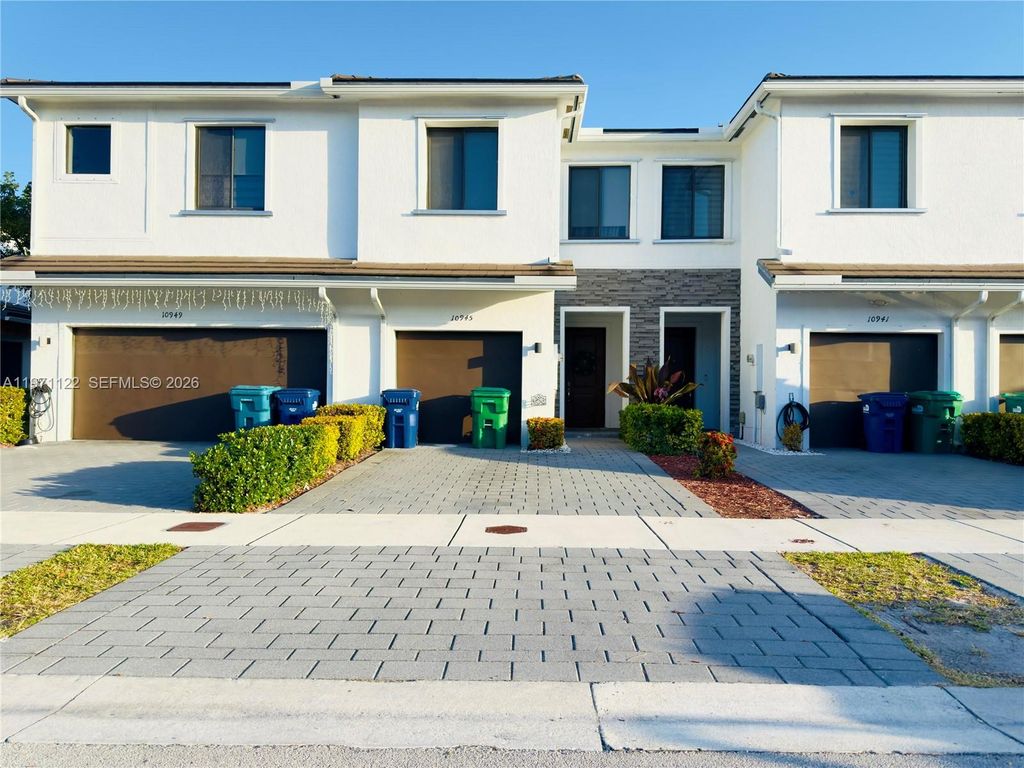 10945 SW 235th Ln, Homestead, FL 33032