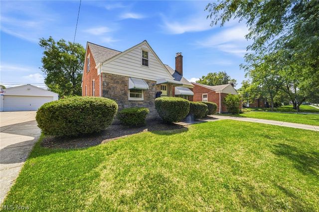 1613 Temple Avenue, Mayfield Heights, OH 44124