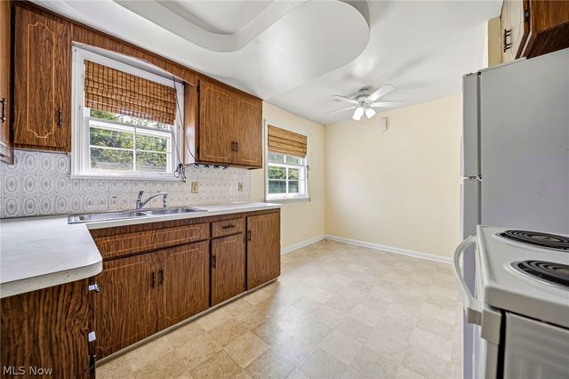 1613 Temple Avenue, Mayfield Heights, OH 44124