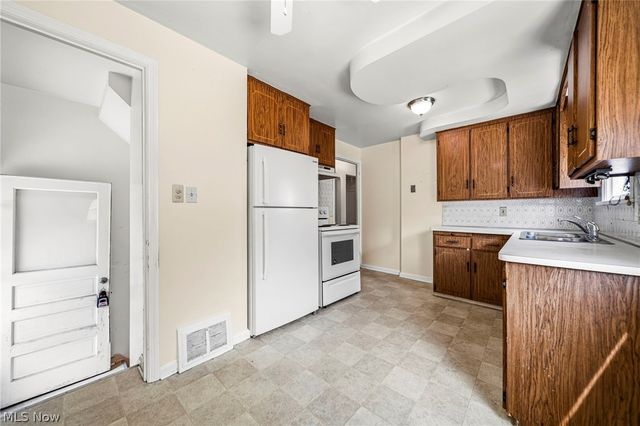 1613 Temple Avenue, Mayfield Heights, OH 44124