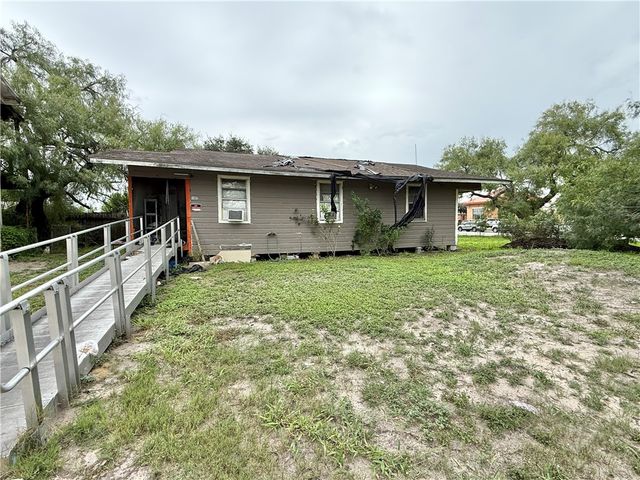 1402 E Kenedy Ave, Kingsville, TX 78363
