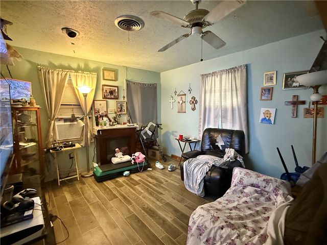 1402 E Kenedy Ave, Kingsville, TX 78363