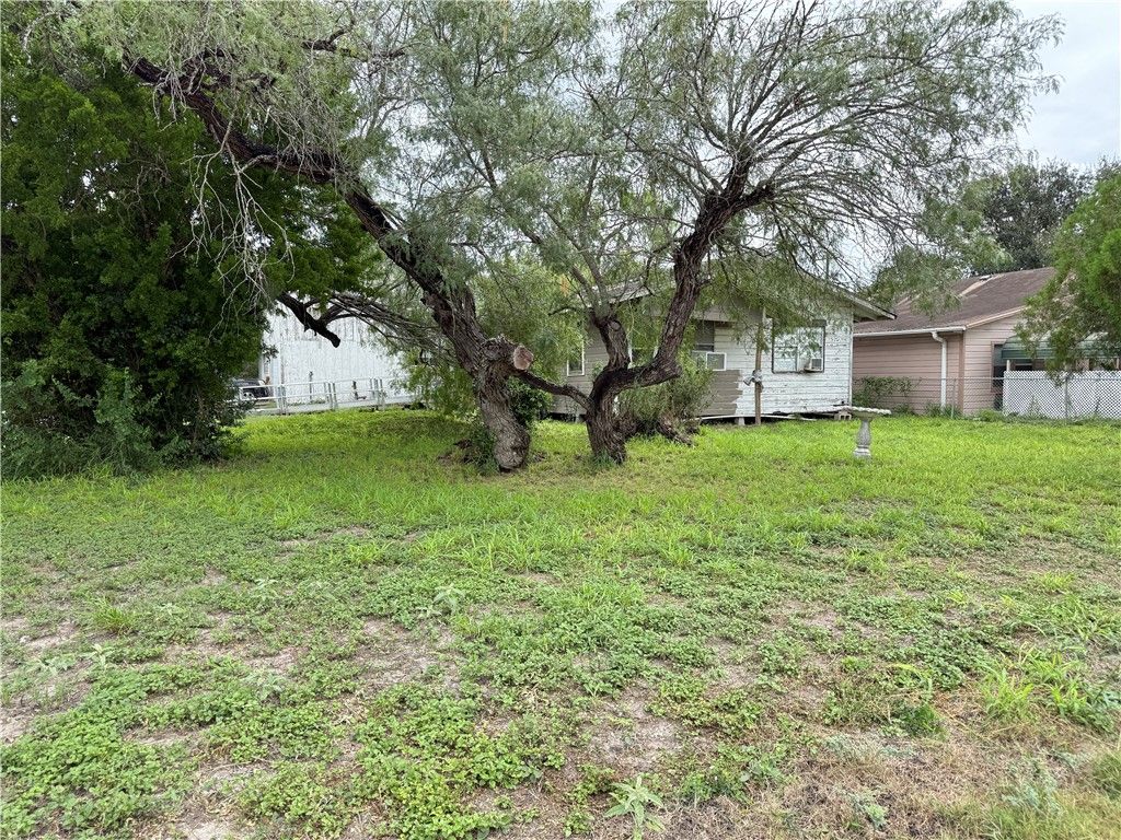 1402 E Kenedy Ave, Kingsville, TX 78363