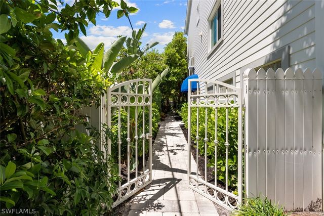 888 10th ST S 101, Naples, FL 34102