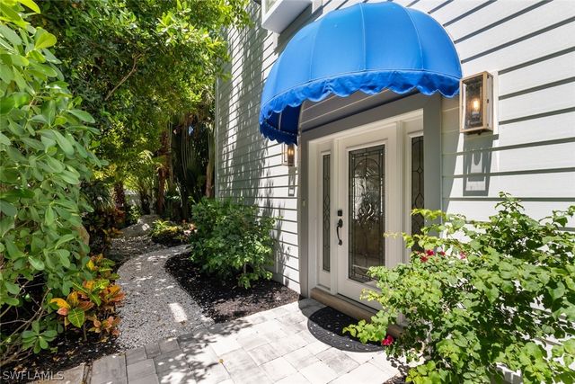 888 10th ST S 101, Naples, FL 34102