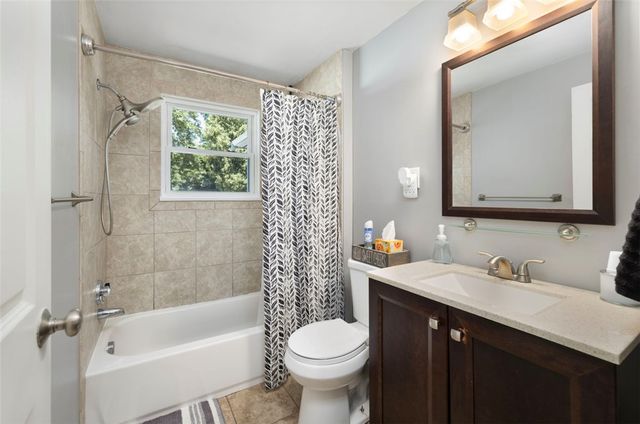 5 Halsey Road, Woonsocket, RI 02895