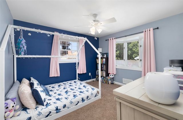 5 Halsey Road, Woonsocket, RI 02895