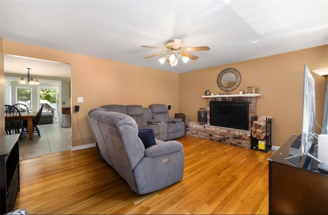 5 Halsey Road, Woonsocket, RI 02895