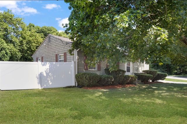 5 Halsey Road, Woonsocket, RI 02895