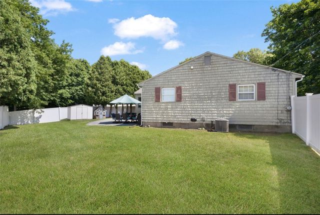 5 Halsey Road, Woonsocket, RI 02895