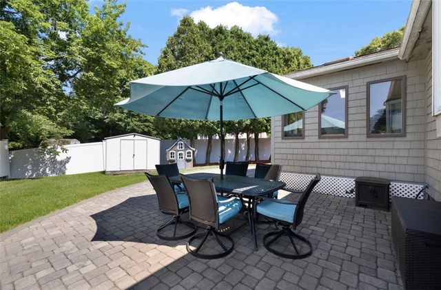 5 Halsey Road, Woonsocket, RI 02895