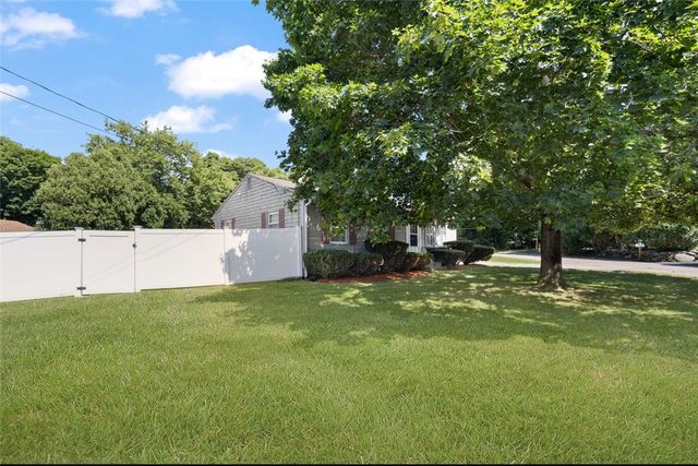 5 Halsey Road, Woonsocket, RI 02895