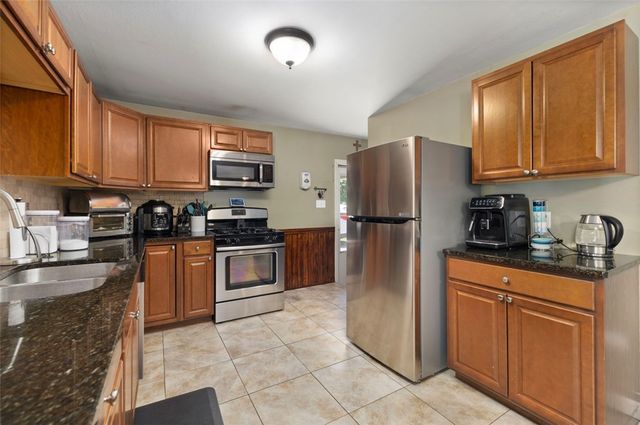 5 Halsey Road, Woonsocket, RI 02895