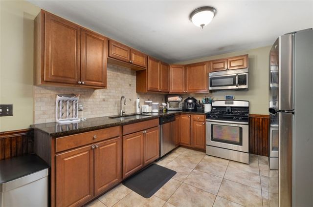 5 Halsey Road, Woonsocket, RI 02895