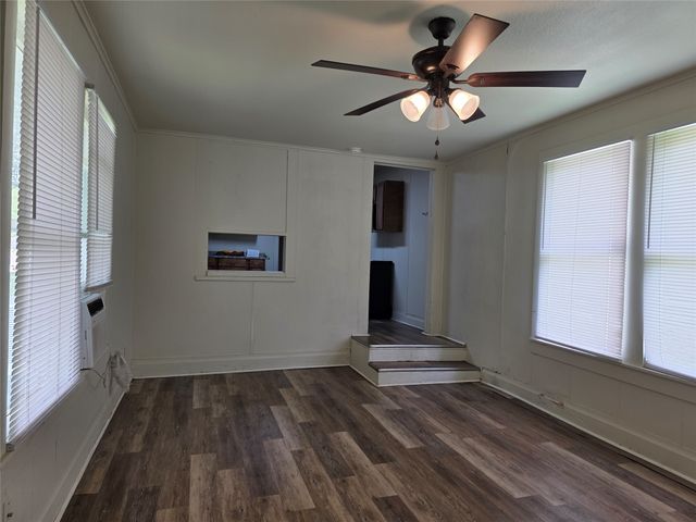 1315 N Robinson Street, Cleburne, TX 76031