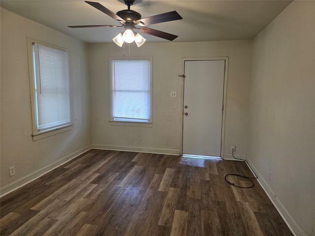 1315 N Robinson Street, Cleburne, TX 76031