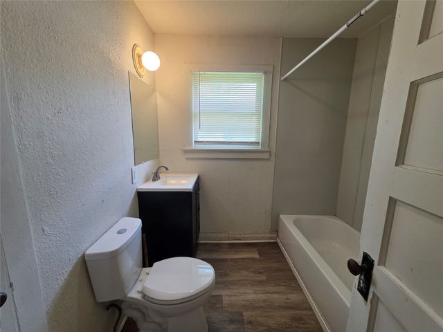 1315 N Robinson Street, Cleburne, TX 76031