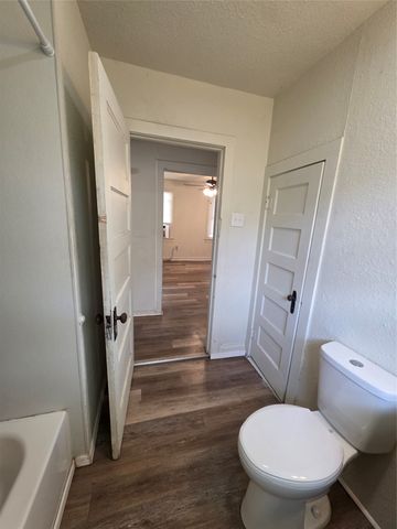 1315 N Robinson Street, Cleburne, TX 76031