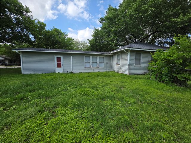 1315 N Robinson Street, Cleburne, TX 76031