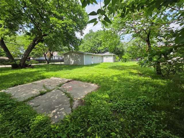 1315 N Robinson Street, Cleburne, TX 76031