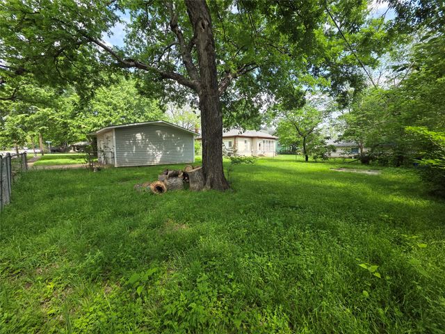 1315 N Robinson Street, Cleburne, TX 76031