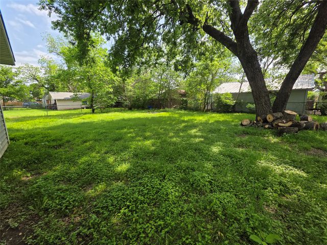 1315 N Robinson Street, Cleburne, TX 76031