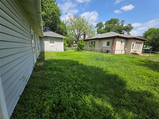 1315 N Robinson Street, Cleburne, TX 76031