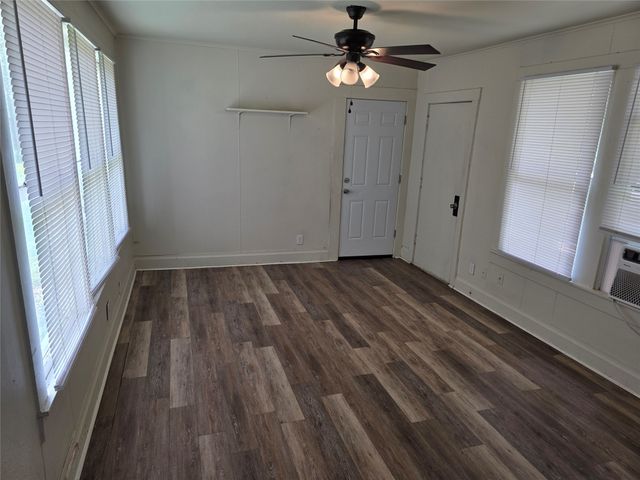 1315 N Robinson Street, Cleburne, TX 76031