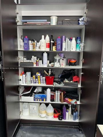 Listing – Barbería Hialeah, Hialeah, FL 33012