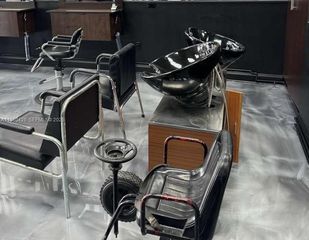 Listing – Barbería Hialeah, Hialeah, FL 33012