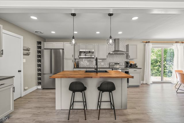 6716 E 96th Street, Fishers, IN 46038