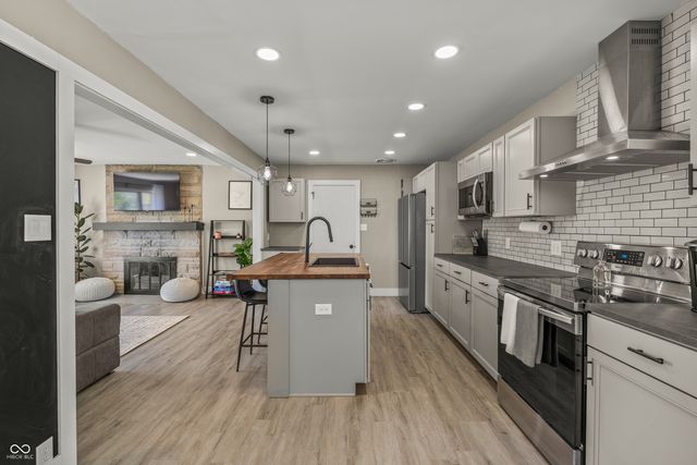 6716 E 96th Street, Fishers, IN 46038